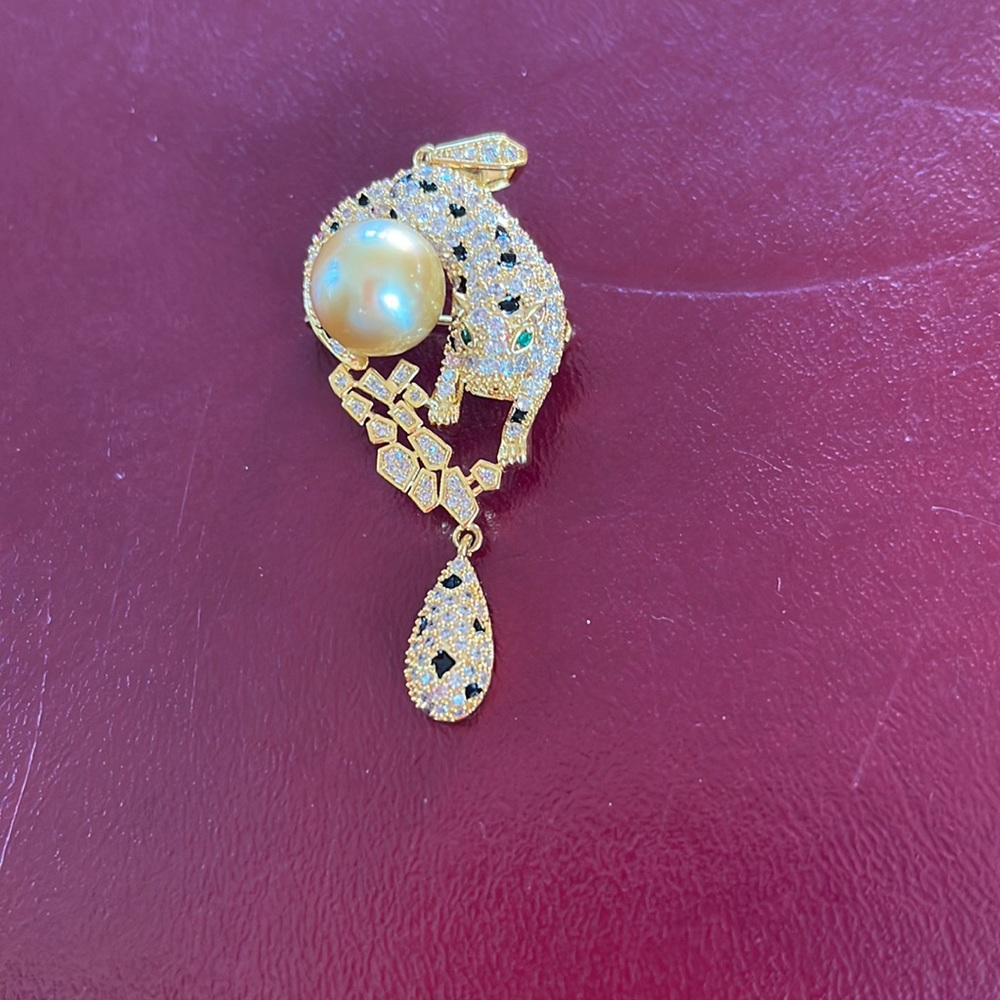 Jaguar pendant or pin